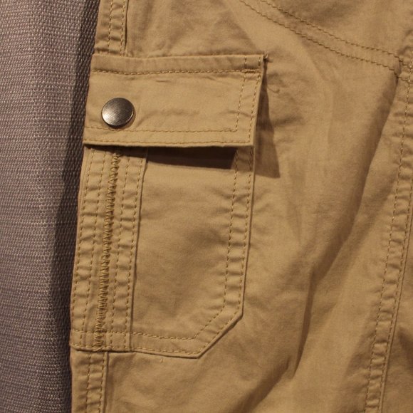 Lee Capris - Picture 4 of 10